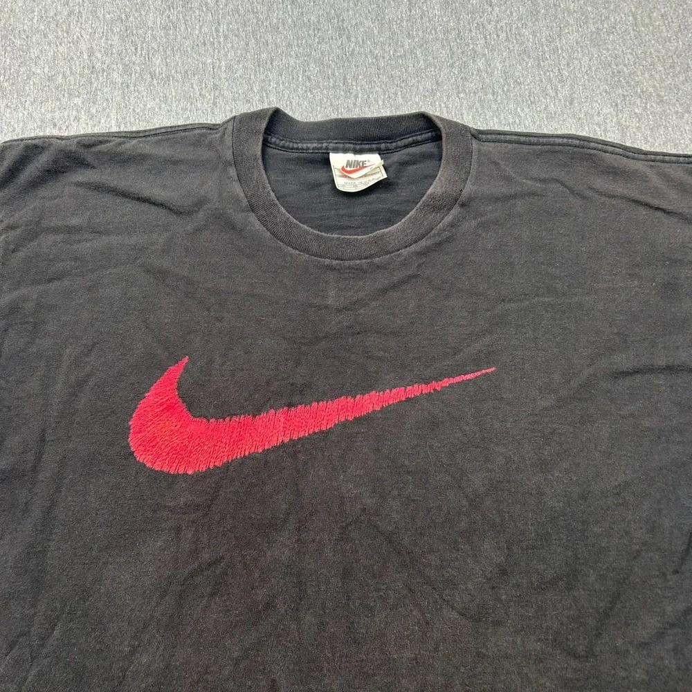 Vintage‎ Nike Center Swoosh Short Sleeve Tshirt Mens XL Black Red Big Logo USA